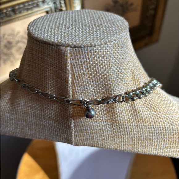 Elegant Silver and Rhinestones Floral Necklace and Earring Set! - Picture 4 of 6